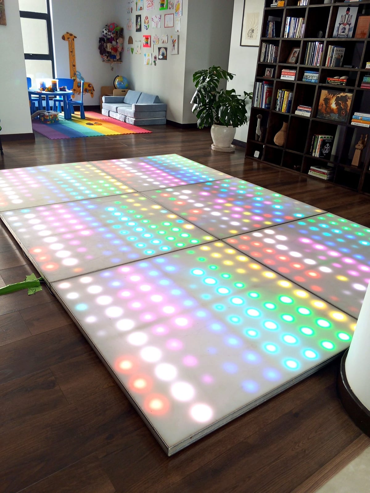 LED Dance Floor (per 1m x 1m panel) for Hire - view 2