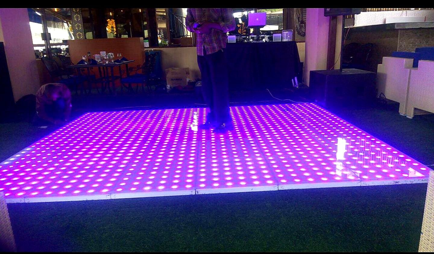 LED Dance Floor (per 1m x 1m panel) for Hire - view 3