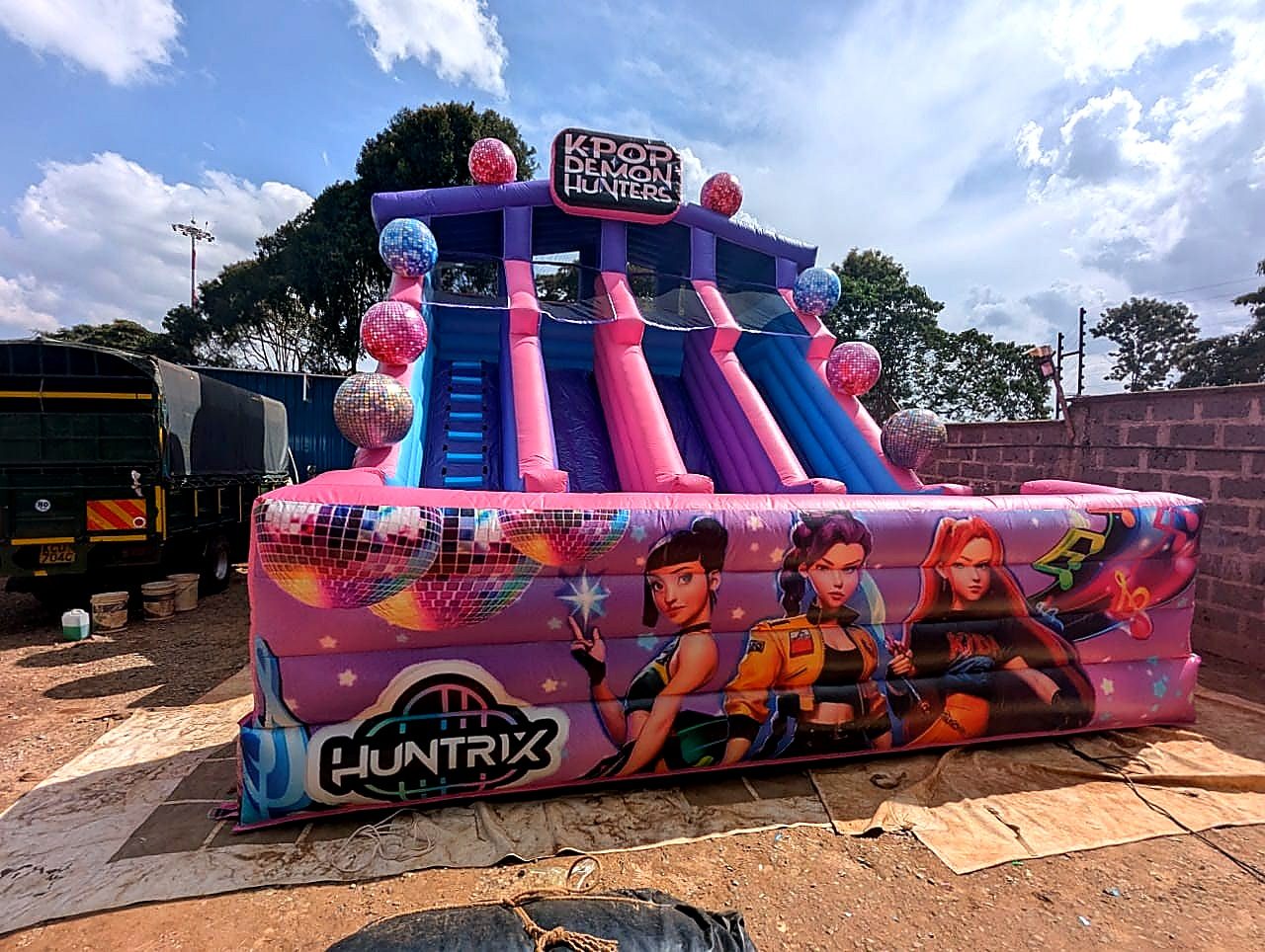 Giant Dry Slide — dry inflatable slide (no water) for a kids birthday party in Nairobi - view 2