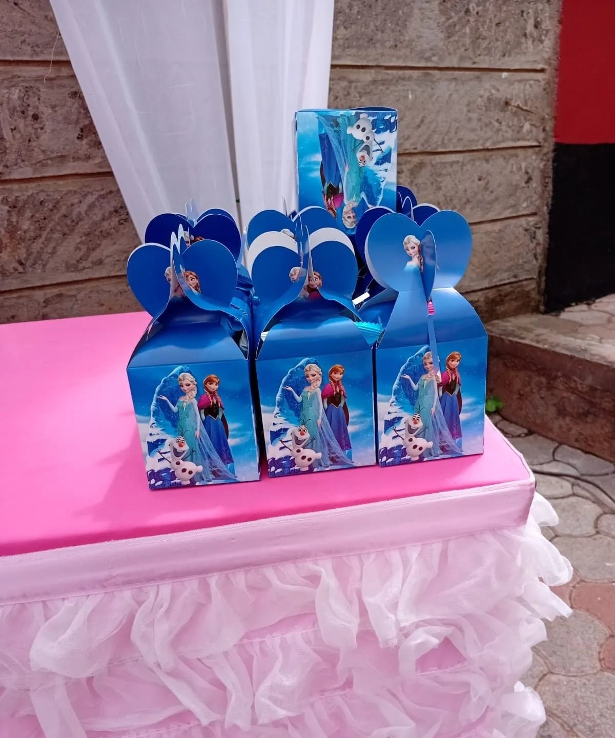 Cake Table for Hire for a kids birthday party in Nairobi - view 4